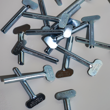 Load image into Gallery viewer, METAL TUBE KEY SQUEEZER