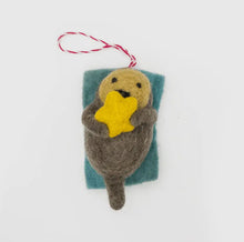 Load image into Gallery viewer, HOLIDAY ECO WOOL ORNAMENTS / FRESHENERS