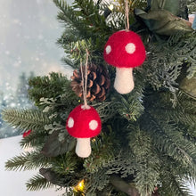 Load image into Gallery viewer, HOLIDAY ECO WOOL ORNAMENTS / FRESHENERS