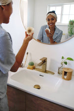 Load image into Gallery viewer, REUSABLE FACIAL ROUNDS WITH BAMBOO STORAGE BOX