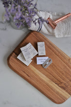 Load image into Gallery viewer, SAFETY RAZOR REFILL BLADES / PACK OF 20