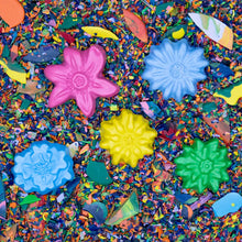 Load image into Gallery viewer, RECYCLED CRAYONS / Flower Crayon Set