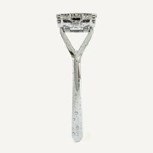 Load image into Gallery viewer, LEAF TRIPLE-BLADE PIVOTING HEAD SHAVING RAZOR
