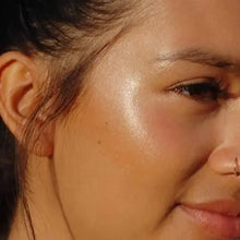 Load image into Gallery viewer, ROSE QUARTZ HIGHLIGHTER STICK / RIVER ORGANICS
