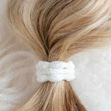Load image into Gallery viewer, PEARL HAIR TIES / KOSHOO

